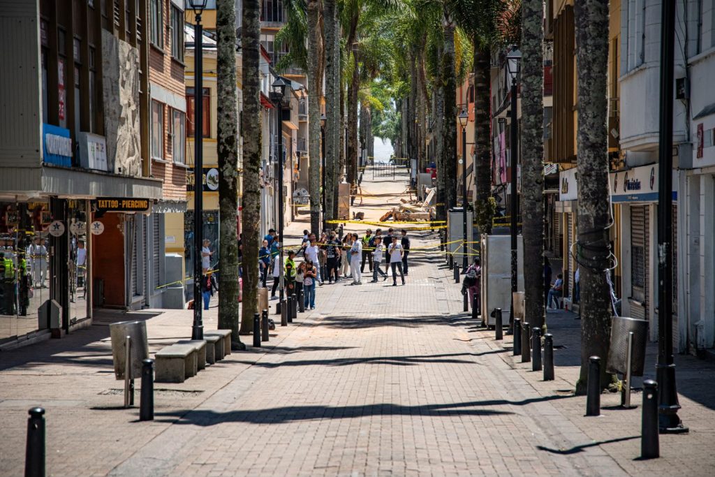 Calle 23 de Manizales acordonada tras el sismo